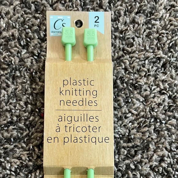 Crafters Square Set Green Plastic Knitting Needles - Picture 2 of 4